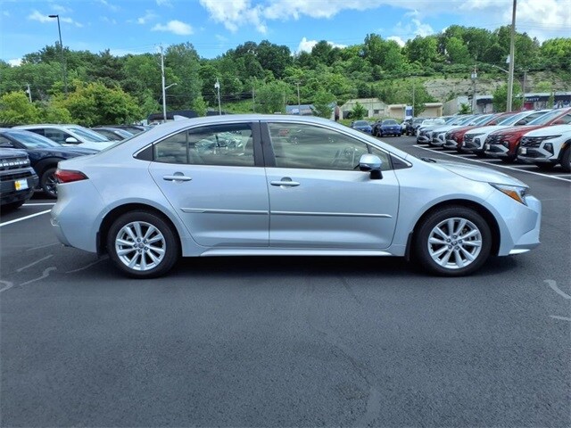 2024 Toyota Corolla Hybrid LE photo 2