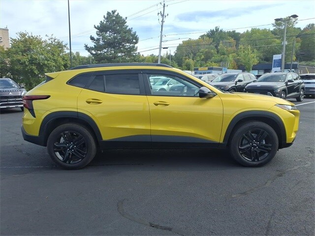 2025 Chevrolet Trax ACTIV photo 2