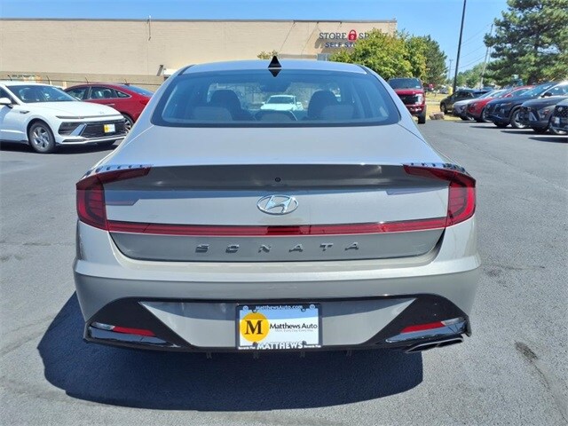 2022 Hyundai Sonata SEL photo 3