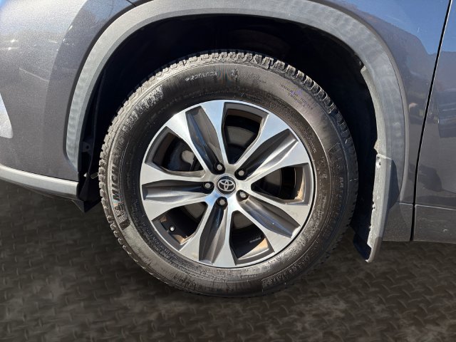 2021 Toyota Highlander XLE - Photo 10
