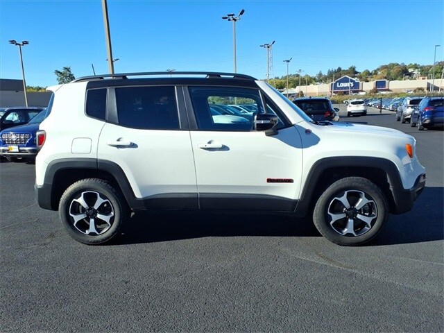 2022 Jeep Renegade Trailhawk photo 2