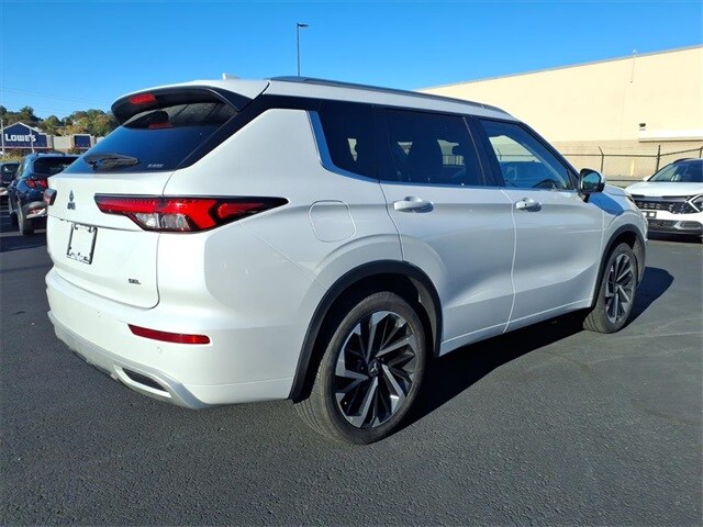 2022 Mitsubishi Outlander SEL photo 3