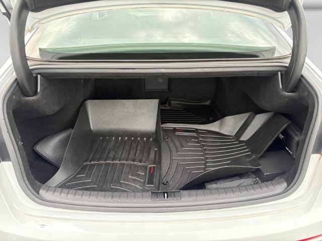 Additional photo of vehicle.