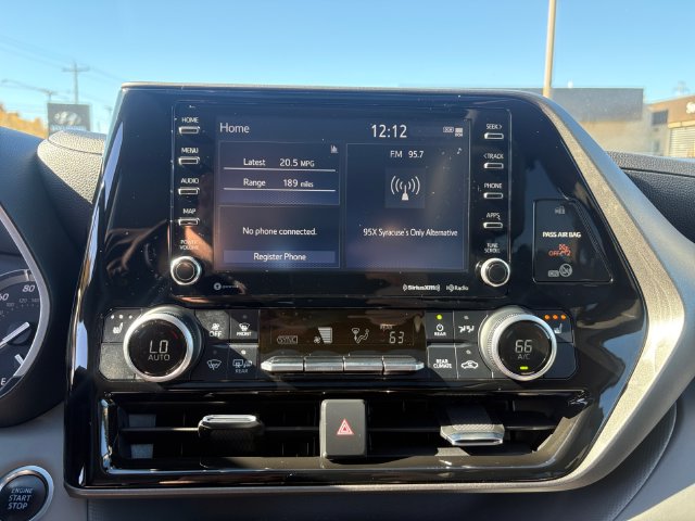2021 Toyota Highlander XLE - Photo 16