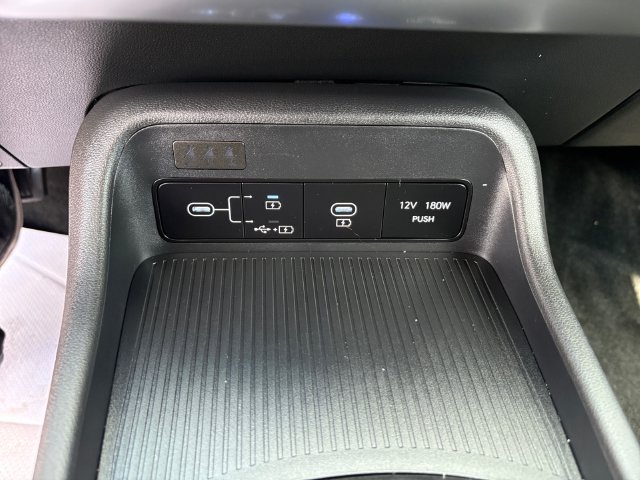 2025 Hyundai Kona SEL - Photo 28