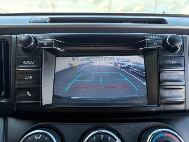 2018 Toyota RAV4 LE - Photo 22