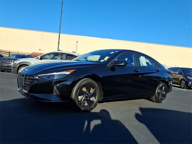 2023 Hyundai Elantra SEL photo 4