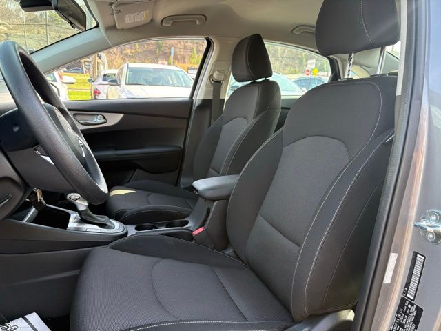 2023 Kia Forte LXS - Photo 11