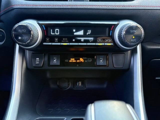 2024 Toyota RAV4 SE - Photo 24