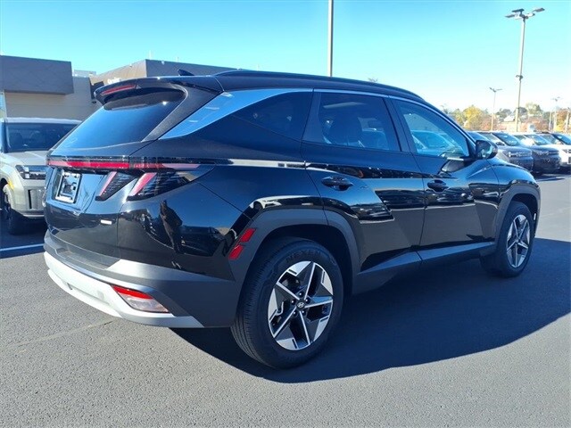 2025 Hyundai Tucson SEL Convenience photo 2