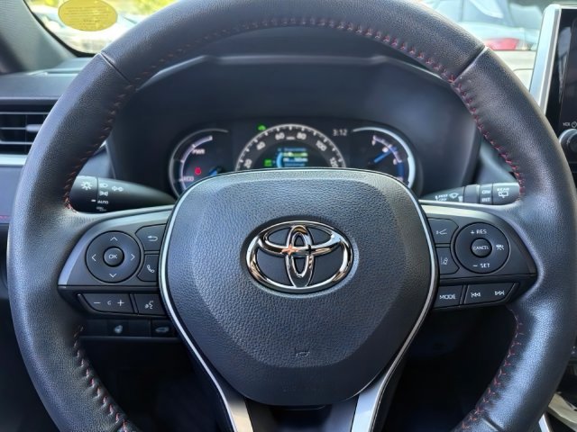 2024 Toyota RAV4 SE - Photo 11