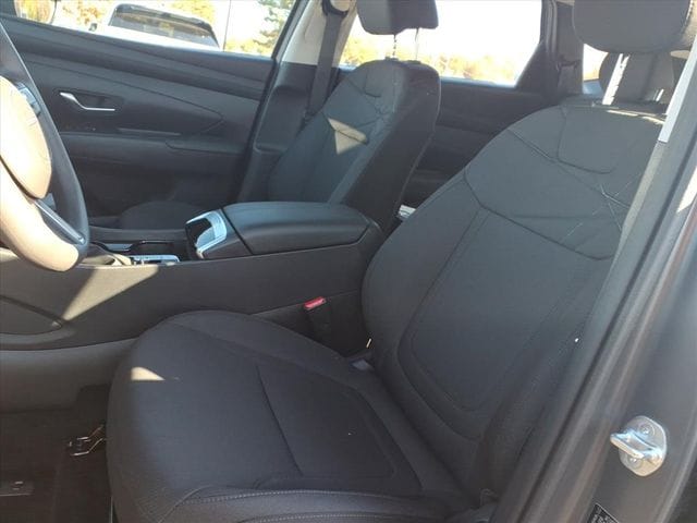 2025 Hyundai Tucson SE - Photo 11