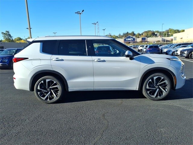 2022 Mitsubishi Outlander SEL photo 2