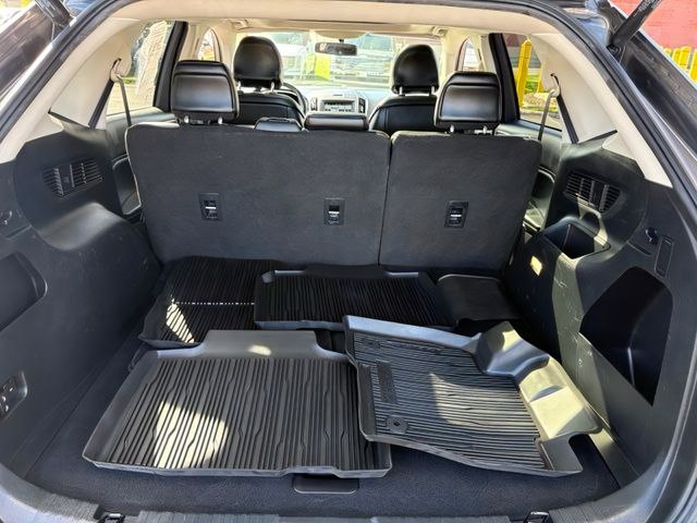 Additional photo of vehicle.