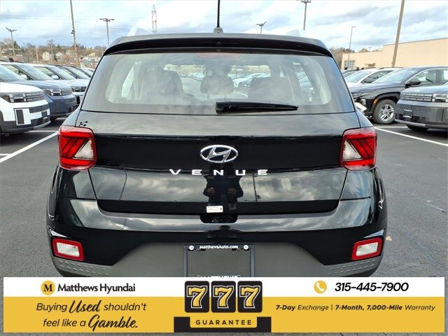 2025 Hyundai Venue SEL photo 3