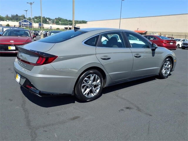 2022 Hyundai Sonata SEL photo 2