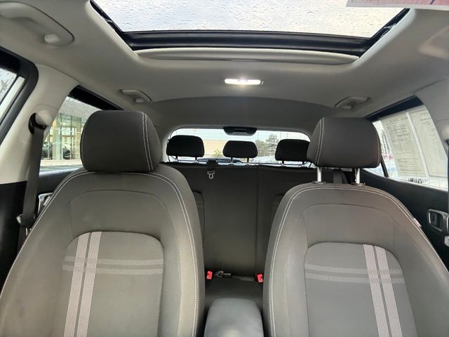 2022 Hyundai Venue SEL - Photo 13