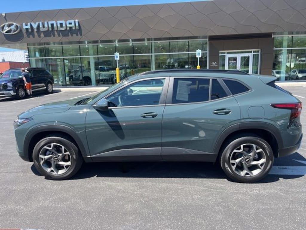 Used 2025 Chevrolet Trax LT SUV