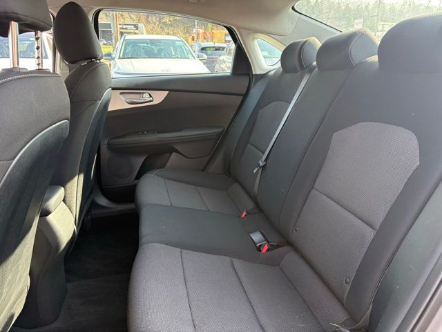 2023 Kia Forte LXS - Photo 12