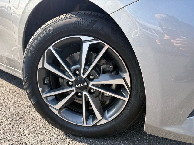 2023 Kia Forte LXS - Photo 16