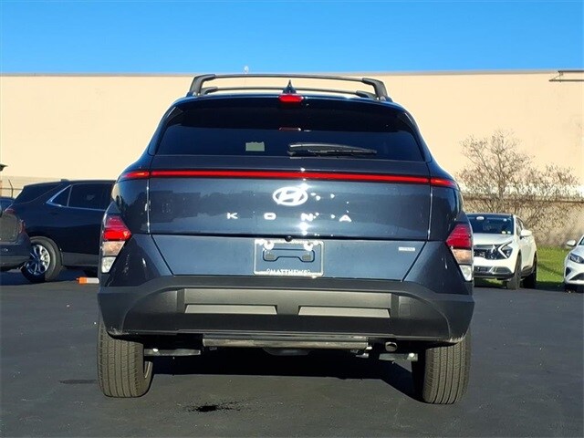 2025 Hyundai Kona SEL photo 3