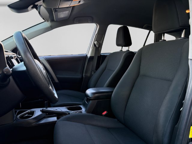 2018 Toyota RAV4 LE - Photo 12