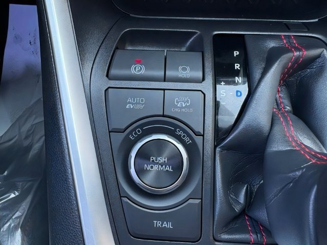 2024 Toyota RAV4 SE - Photo 25