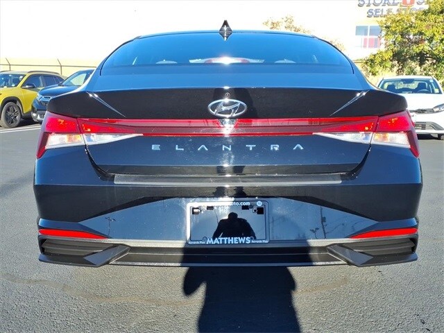2023 Hyundai Elantra SEL photo 4