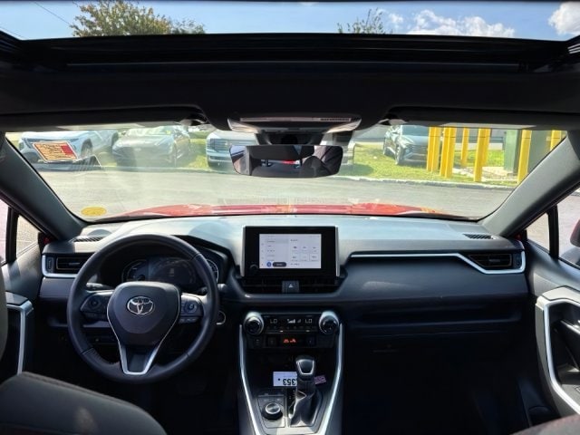 2024 Toyota RAV4 SE - Photo 10