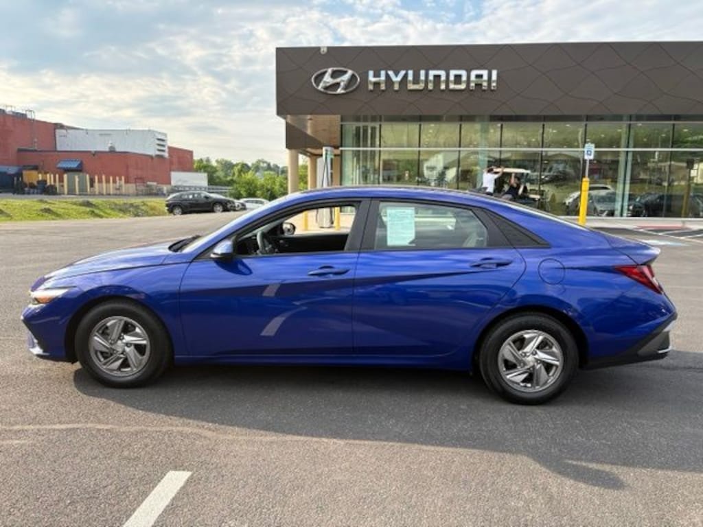 Certified 2025 Hyundai Elantra SE Sedan