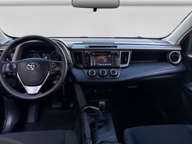 2018 Toyota RAV4 LE - Photo 17