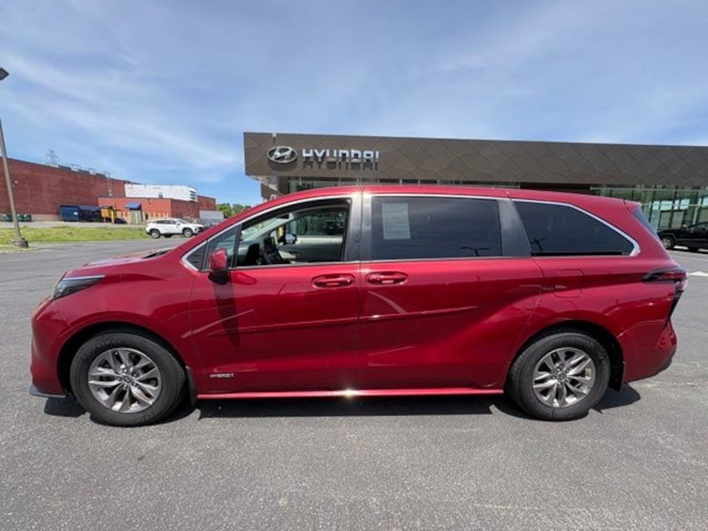 Used 2021 Toyota Sienna LE 8 Passenger Van