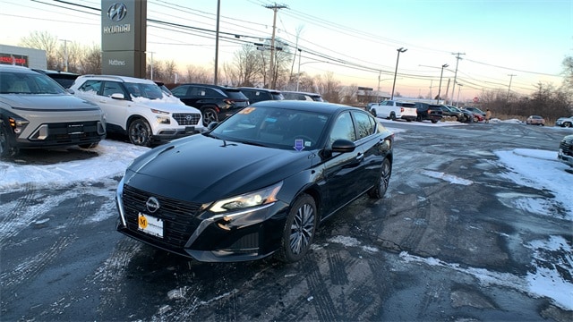 2023 Nissan Altima SV's photo