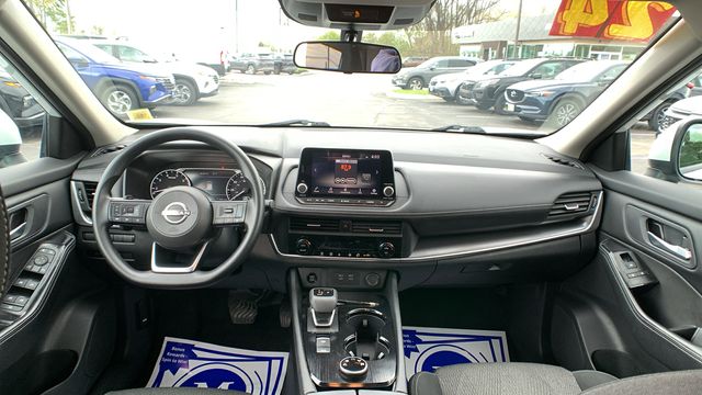 2024 Nissan Rogue SV - Photo 18