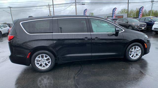 2023 Chrysler Pacifica Touring L - Photo 6