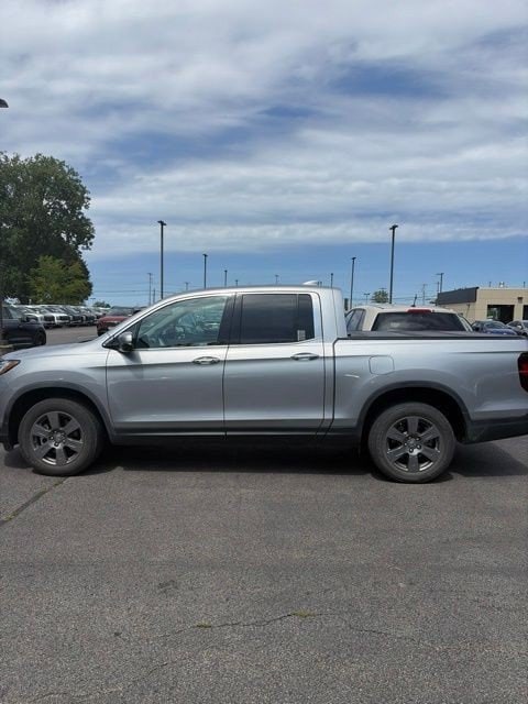 Additional photo of vehicle.