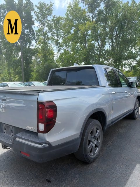 Additional photo of vehicle.