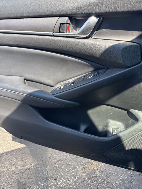 2018 Honda Accord LX - Photo 9