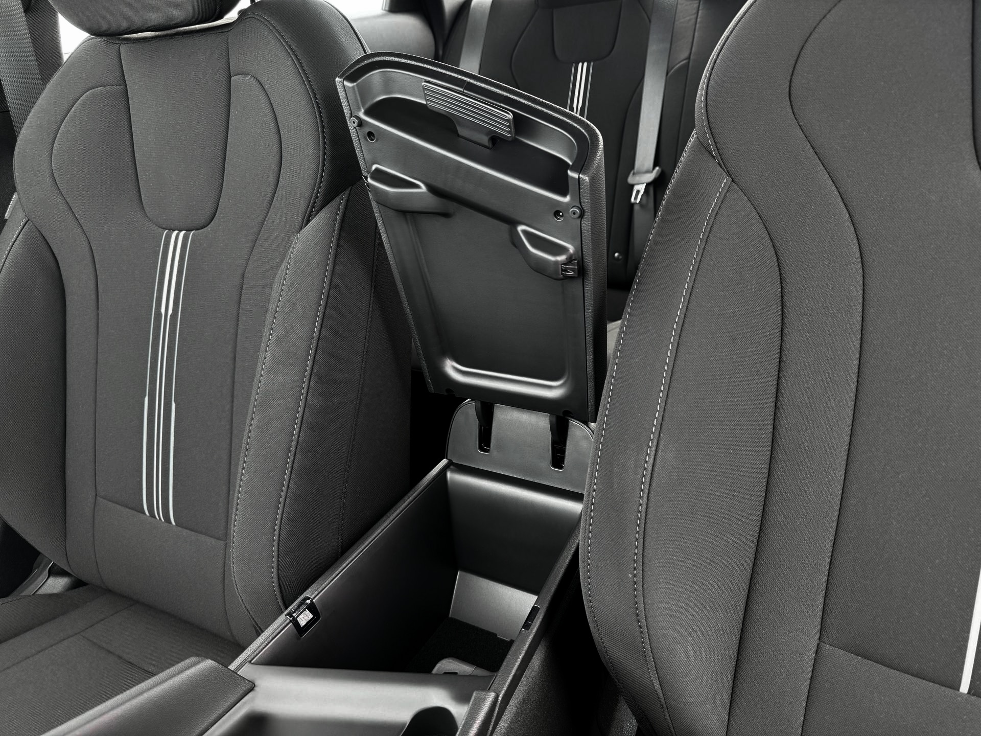 2025 Hyundai Elantra SEL - Photo 18