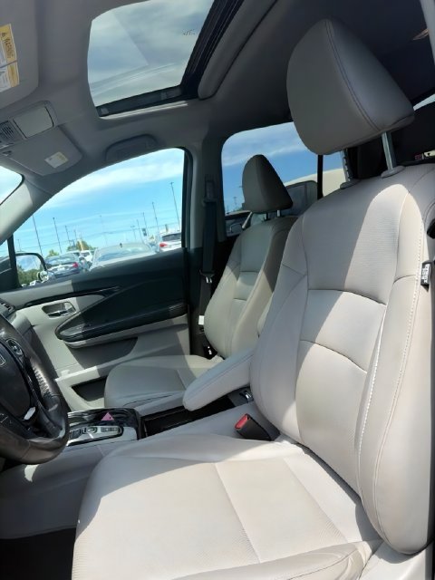 Additional photo of vehicle.
