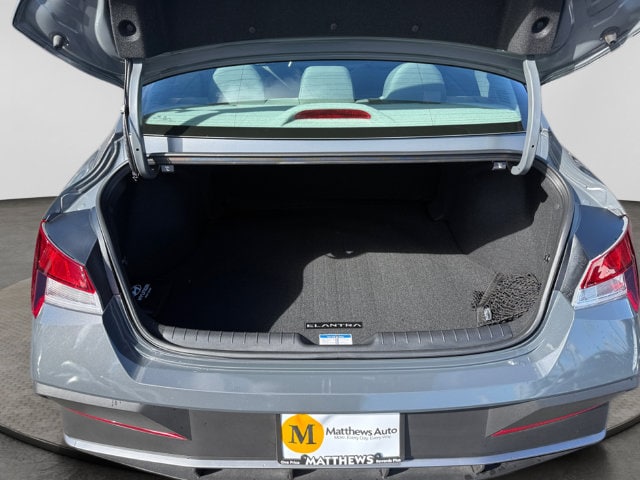 Additional photo of vehicle.