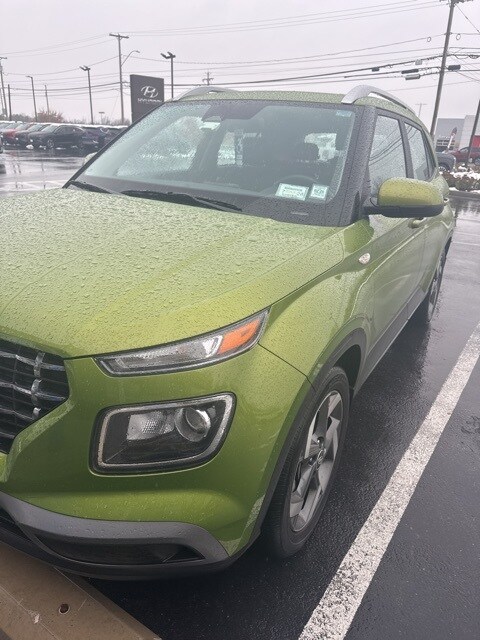 2023 Hyundai Venue SEL photo 3