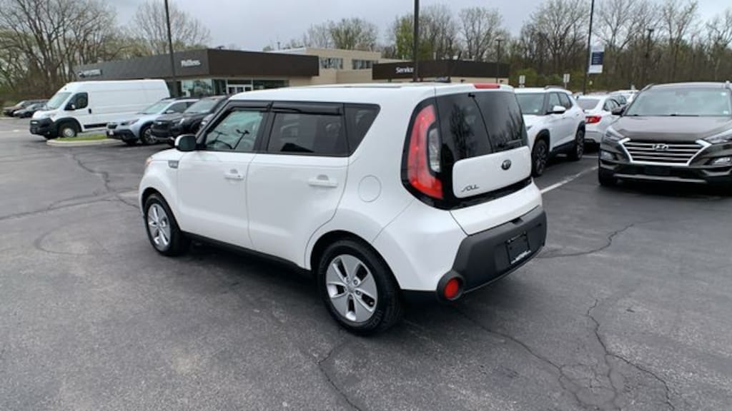 Used 2016 Kia Soul Base FWD Hatchback