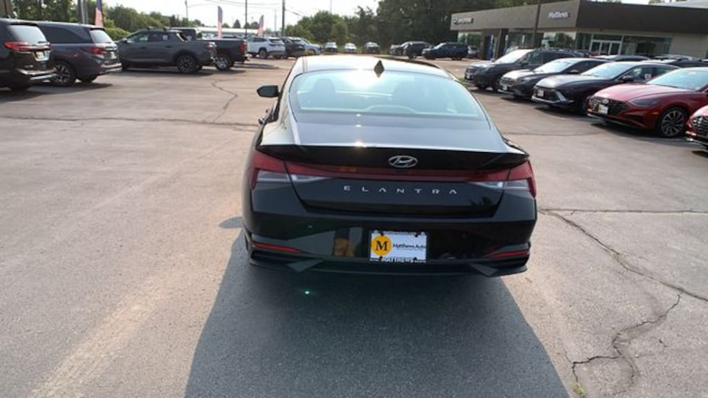 Used 2023 Hyundai Elantra SE Sedan