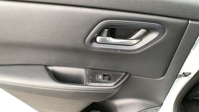 2024 Nissan Rogue SV - Photo 17
