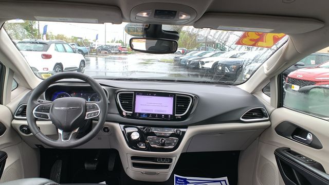 2023 Chrysler Pacifica Touring L - Photo 18