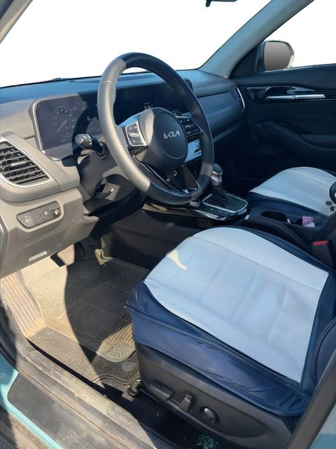 2024 Kia Seltos EX - Photo 8