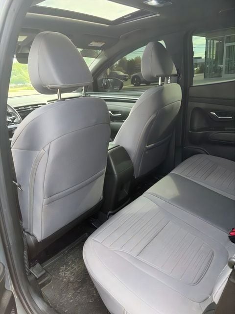 Additional photo of vehicle.