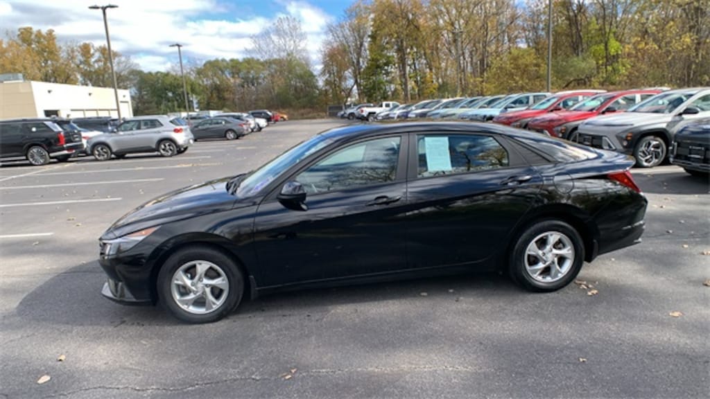 Used 2023 Hyundai Elantra SE Sedan