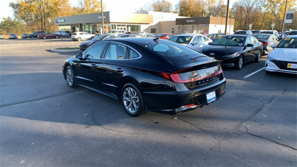 Used 2022 Hyundai Sonata SEL Sedan